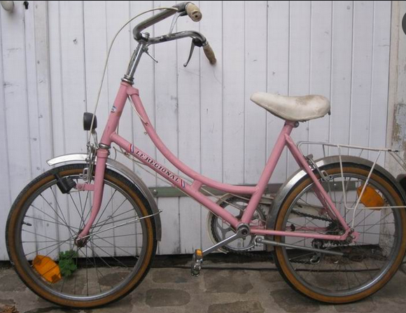 Fourche de vélo tordue : signe d'un vélo endommagé